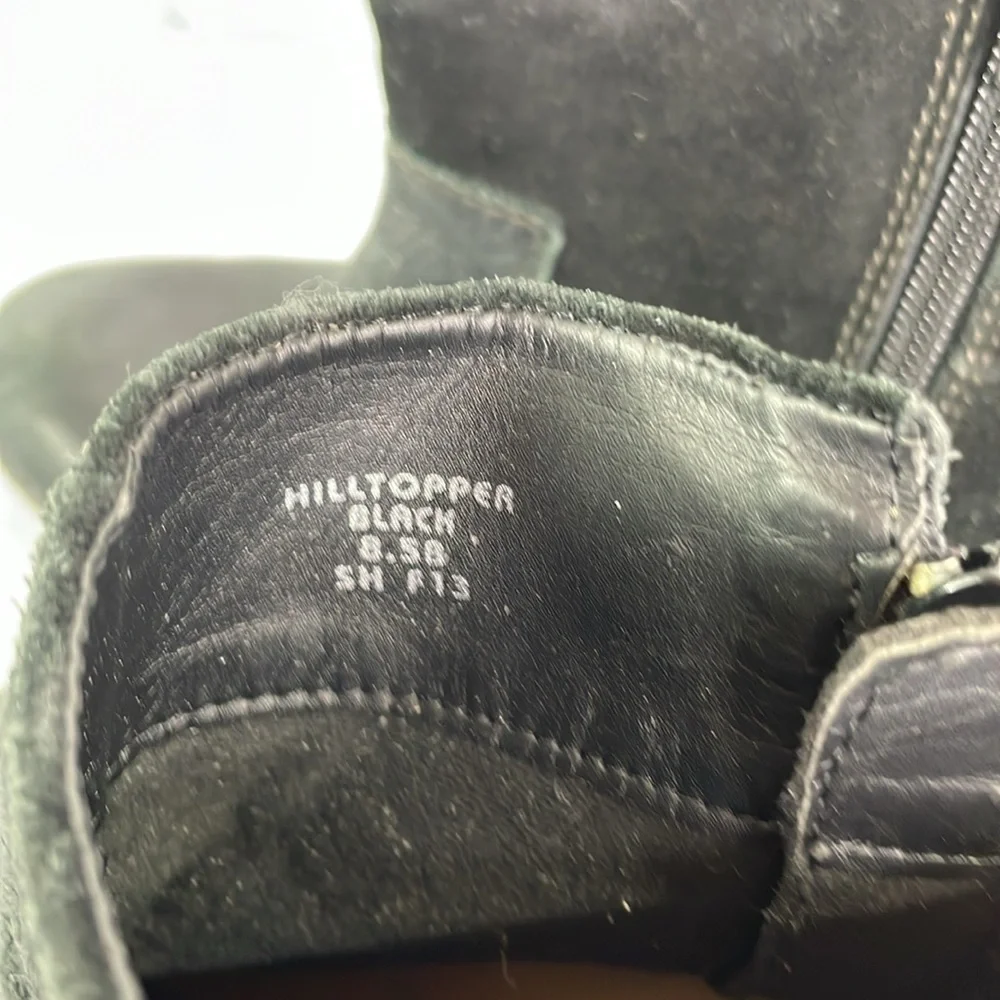 Earth Hilltopper, black 8.5. Black suede and leather zip bootie w warm lining.